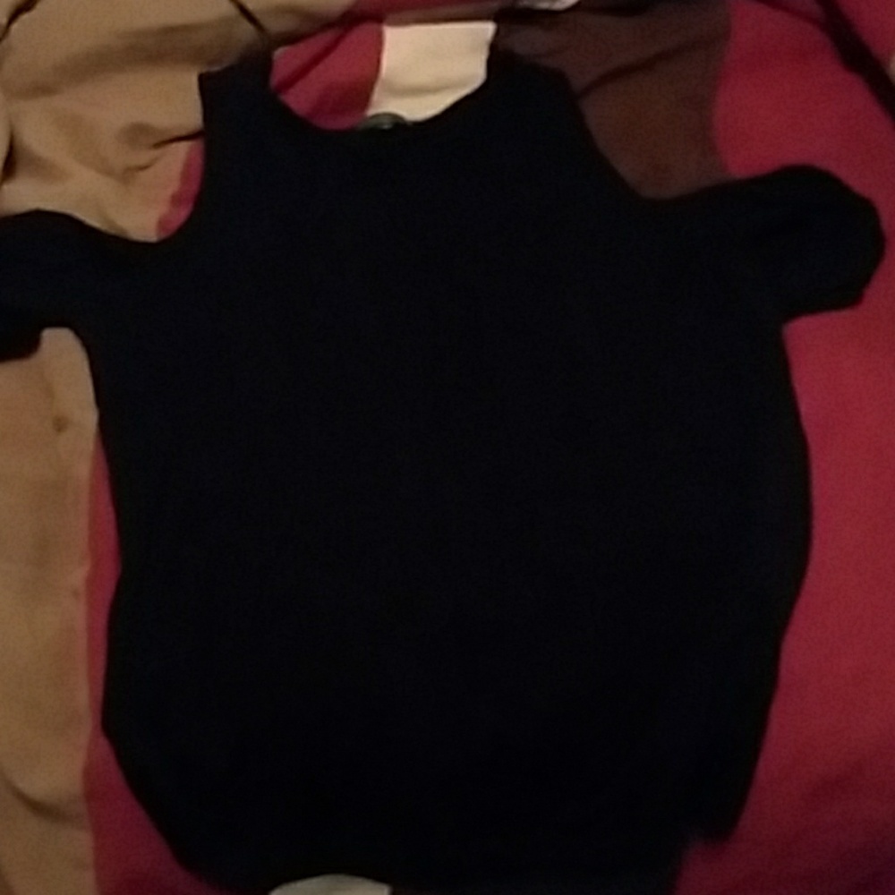 Black ribbed cold shoulder